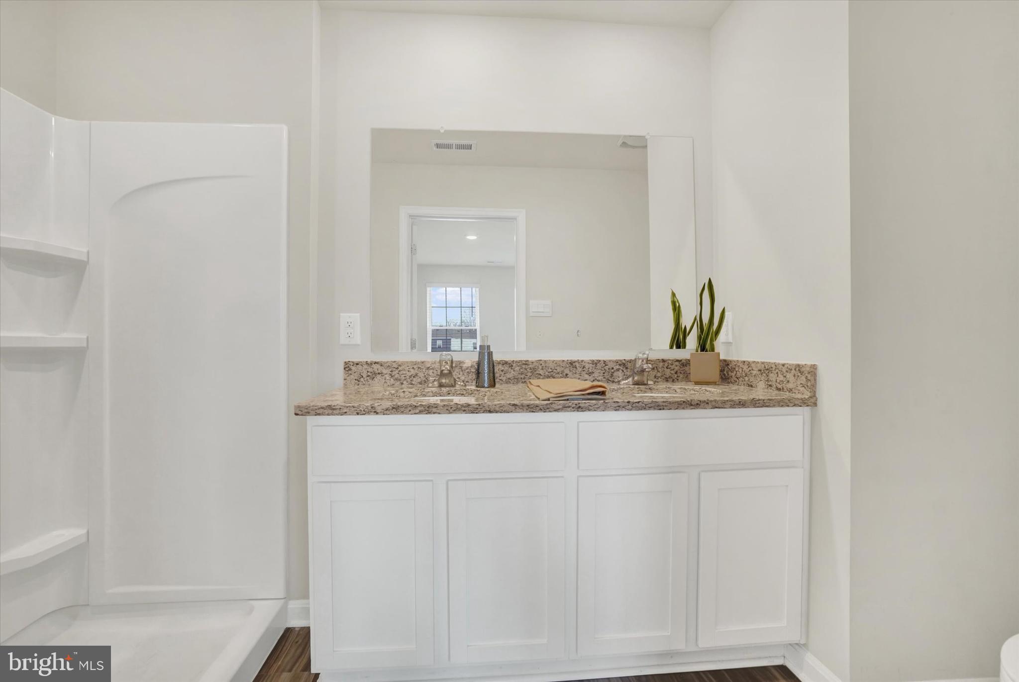 LOCUST RUN - Residential