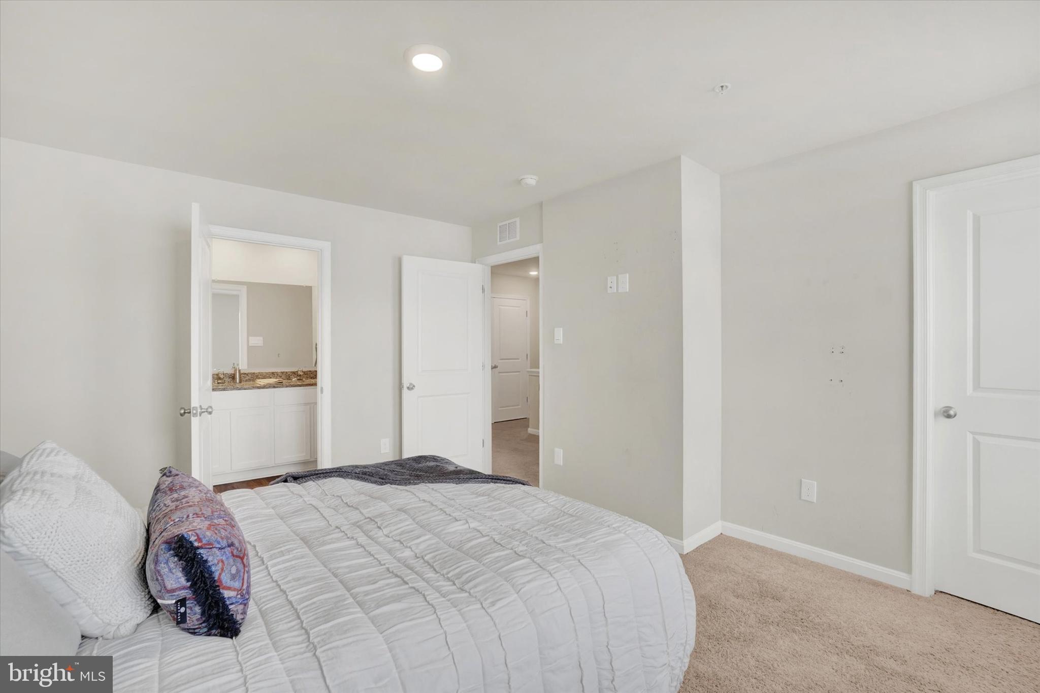 LOCUST RUN - Residential