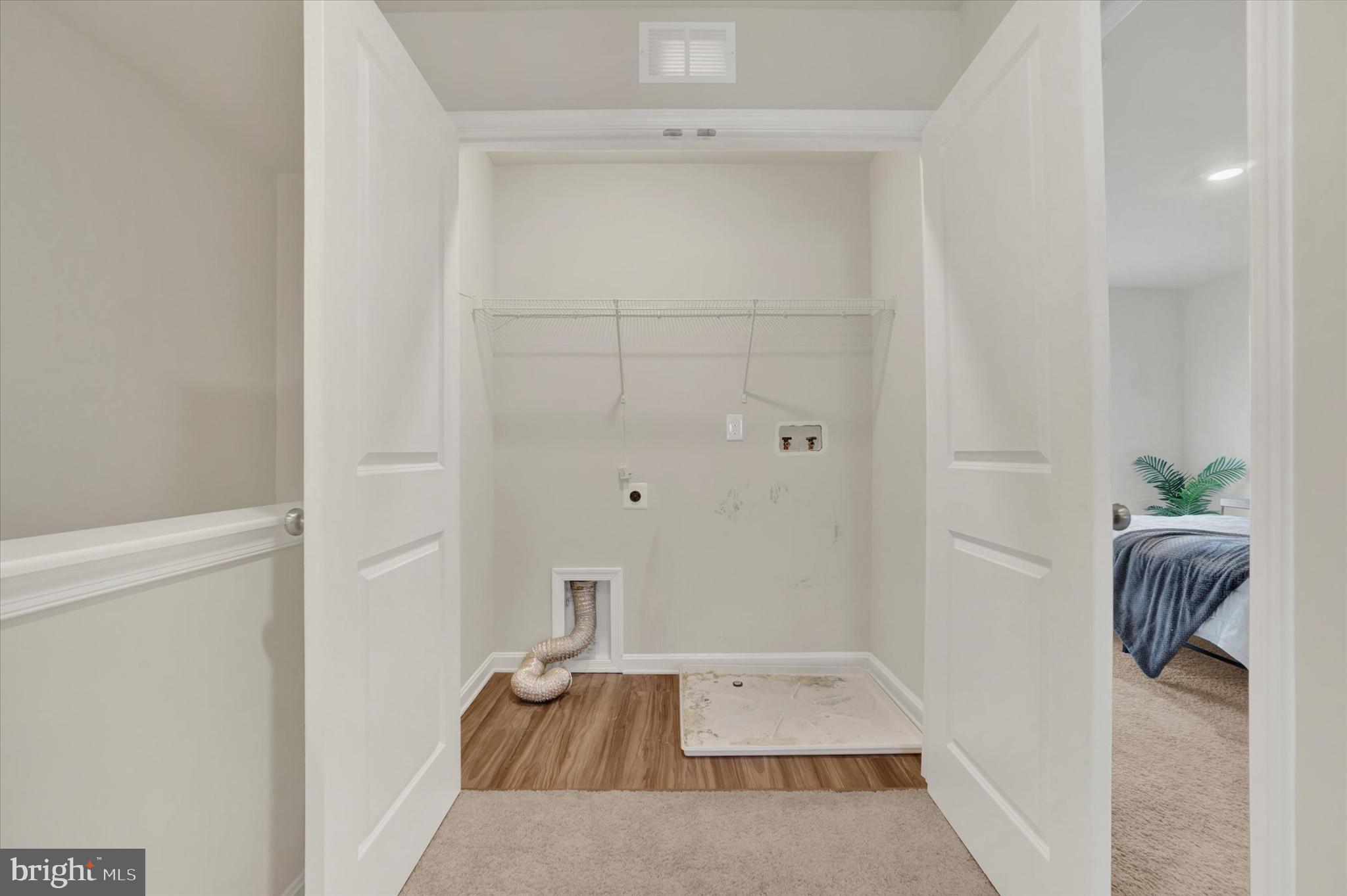 LOCUST RUN - Residential