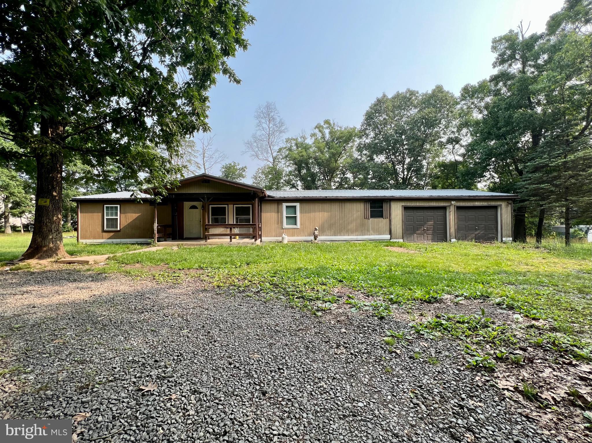 This 3 Bedroom and 2 Full Bathroom home features, a decorative fireplace, and an updated eat-in kitchen with separate dining space, in-unit washer and dryer, and a 2 car garage.
Located on a residential street in Inwood, residents are just a few miles from US-11 and I-81 to access local shops and restaurants.
Rent includes Renter’s Insurance and Second Nature Air Filter Program.
Pets are Case-by-Case.
EHO.