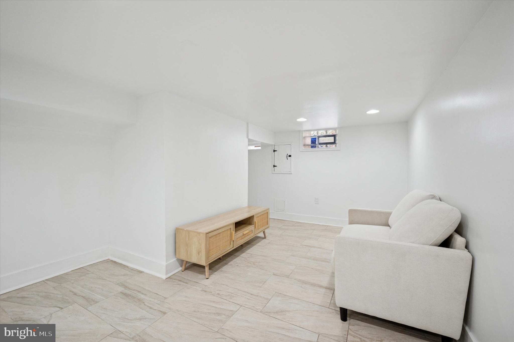 POINT BREEZE - Residential