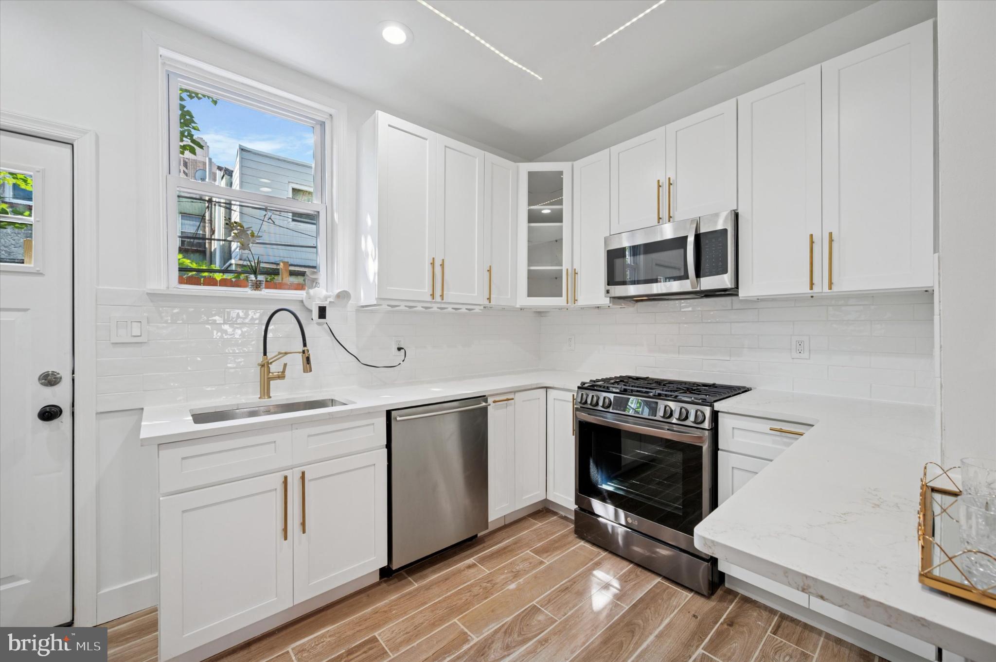 POINT BREEZE - Residential