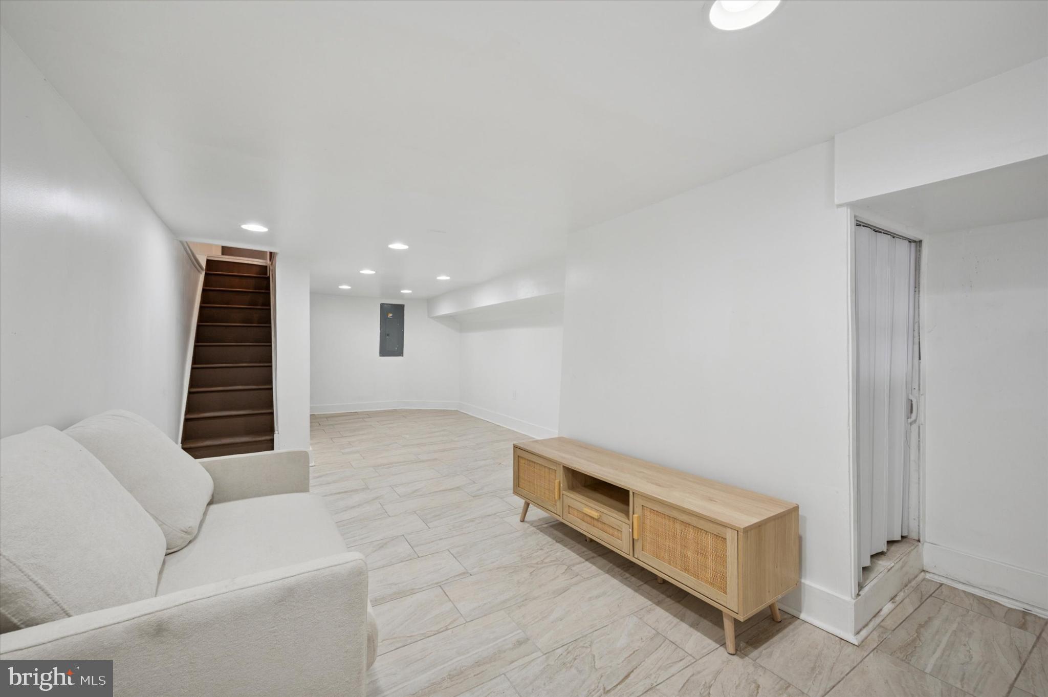 POINT BREEZE - Residential