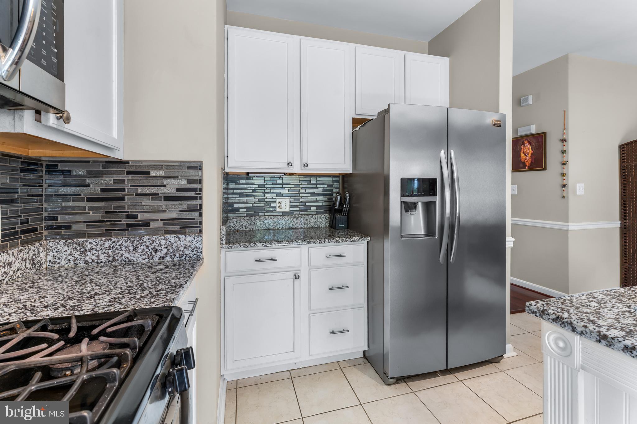 EMERALD KNOLLS - Residential