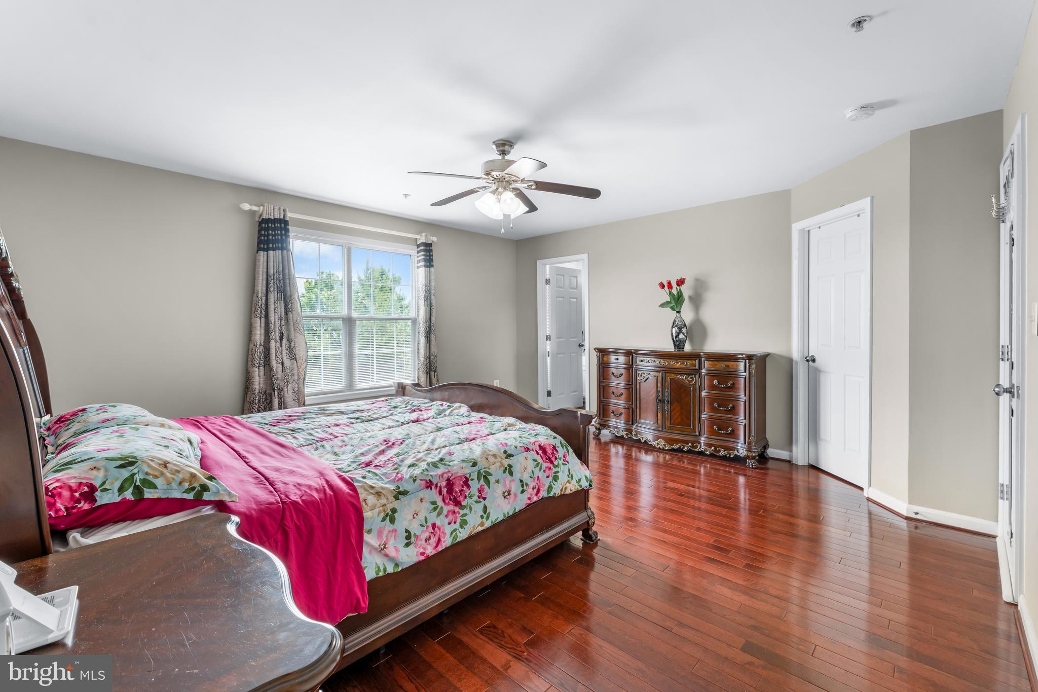 EMERALD KNOLLS - Residential
