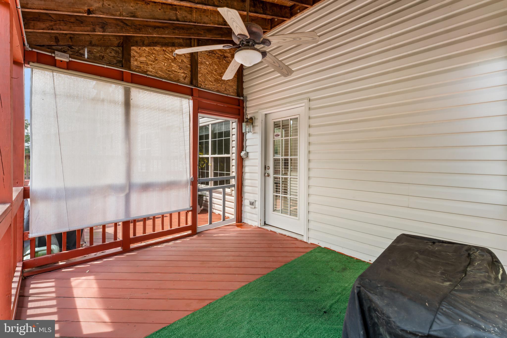 EMERALD KNOLLS - Residential