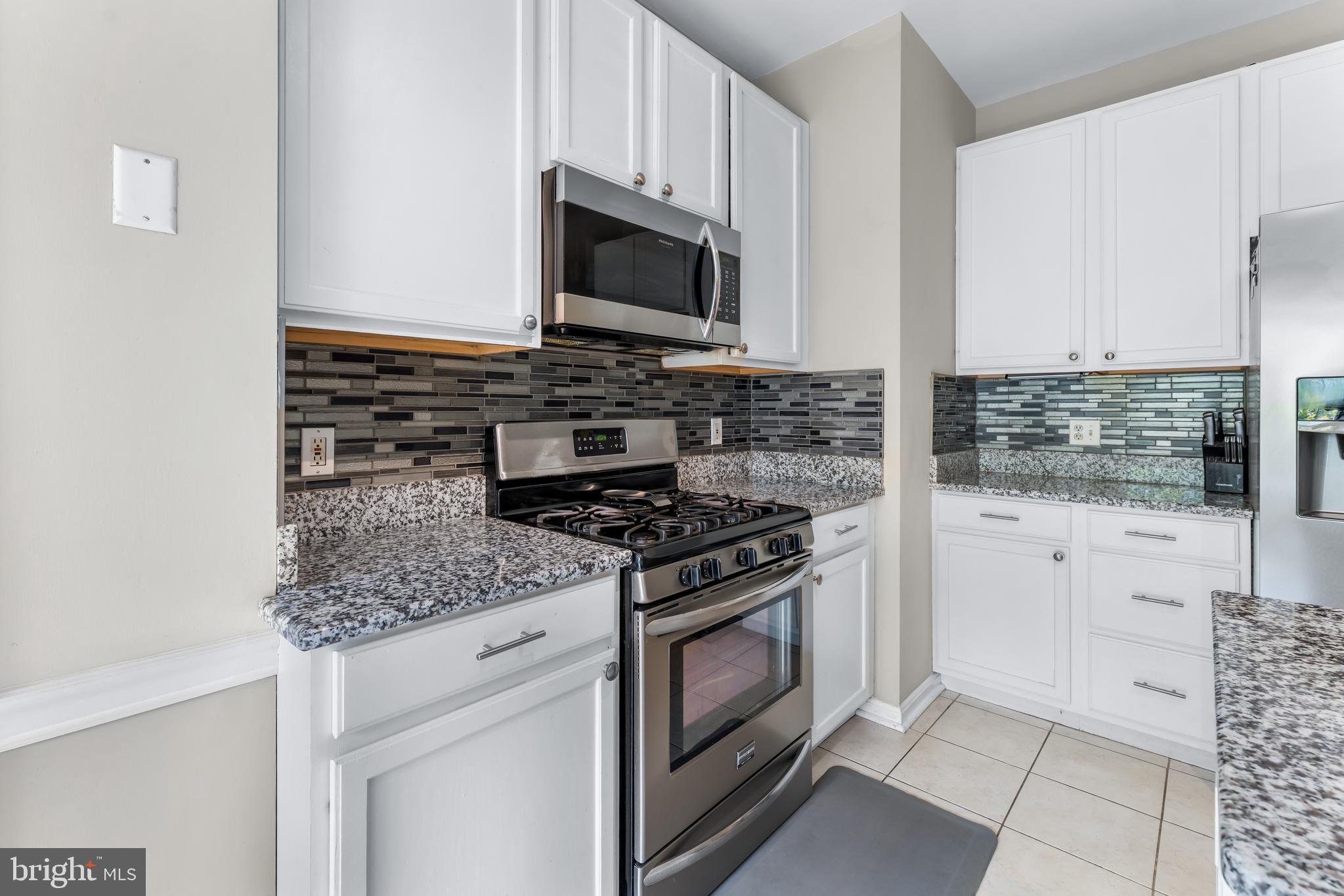 EMERALD KNOLLS - Residential