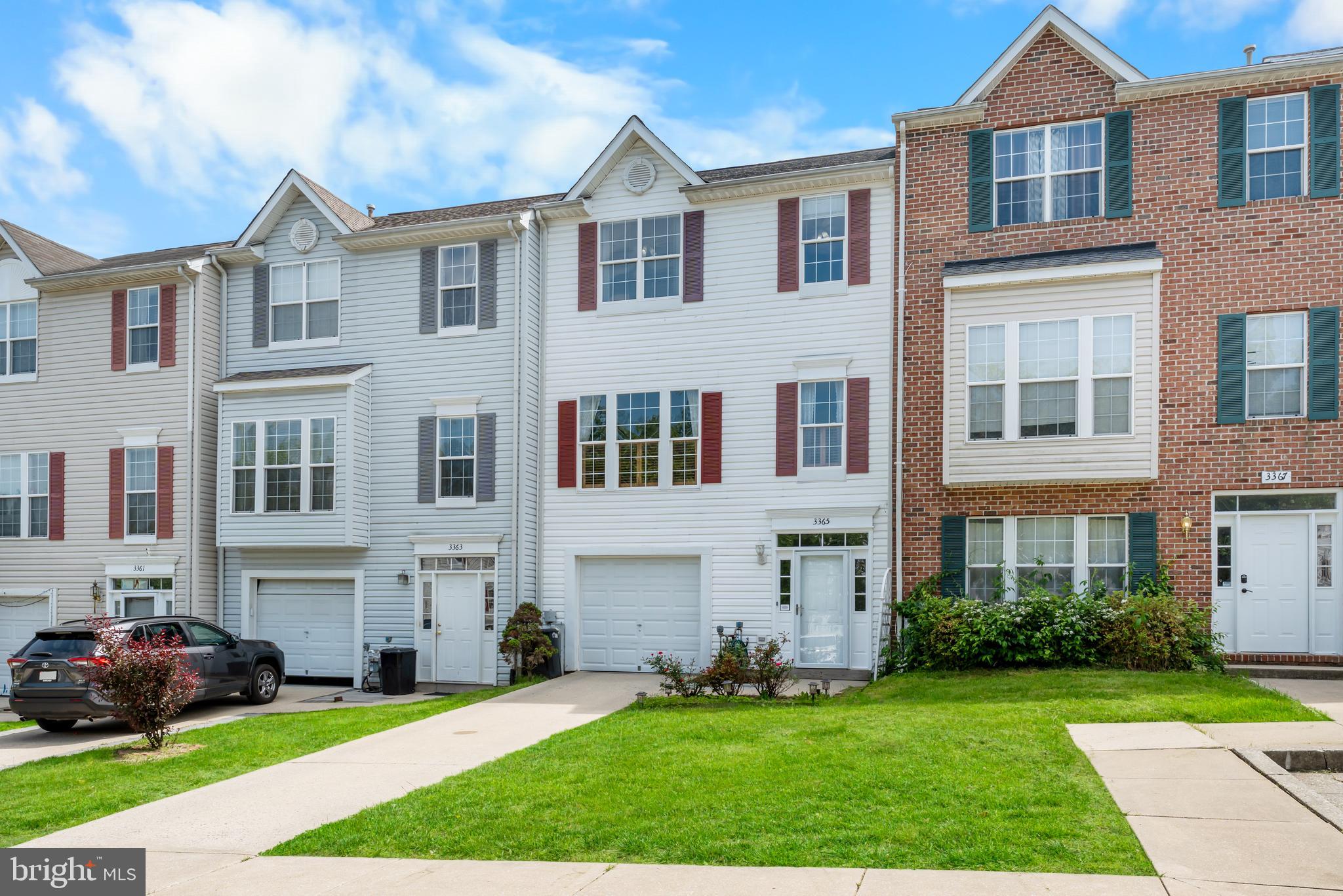 EMERALD KNOLLS - Residential