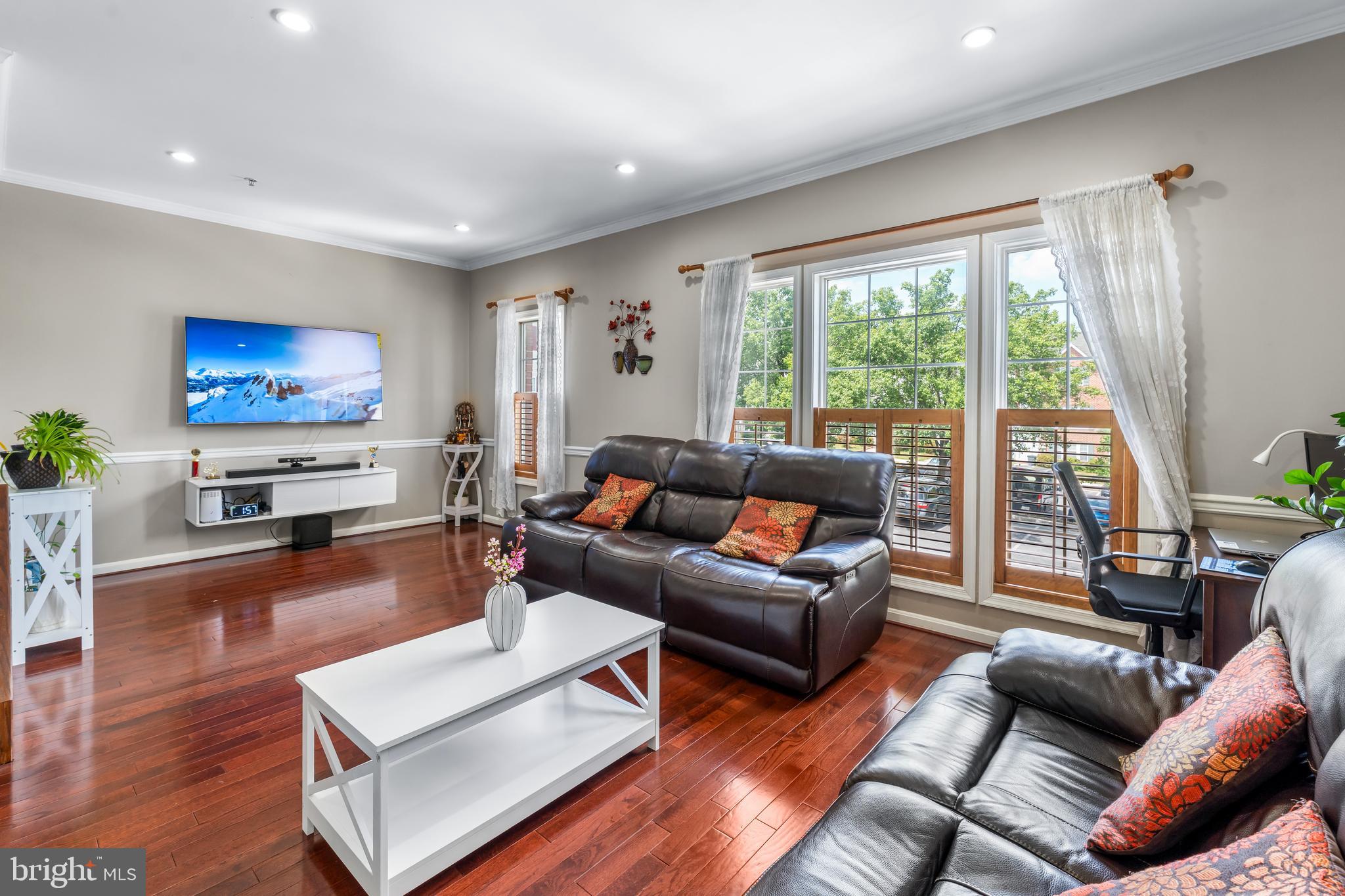 EMERALD KNOLLS - Residential