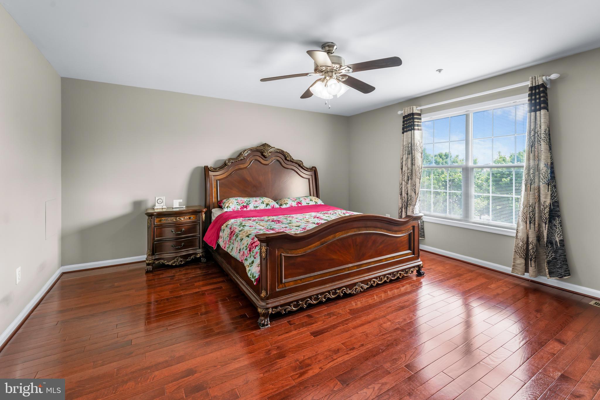 EMERALD KNOLLS - Residential