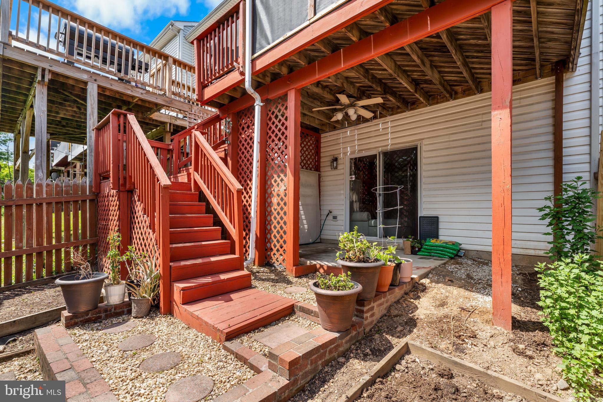 EMERALD KNOLLS - Residential