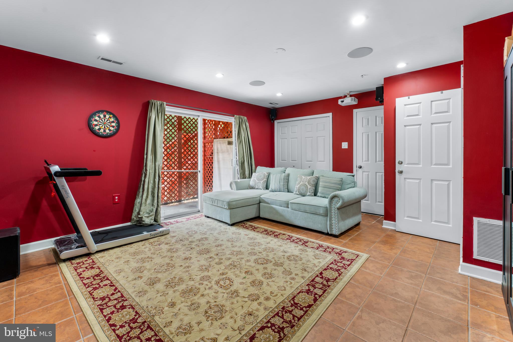 EMERALD KNOLLS - Residential