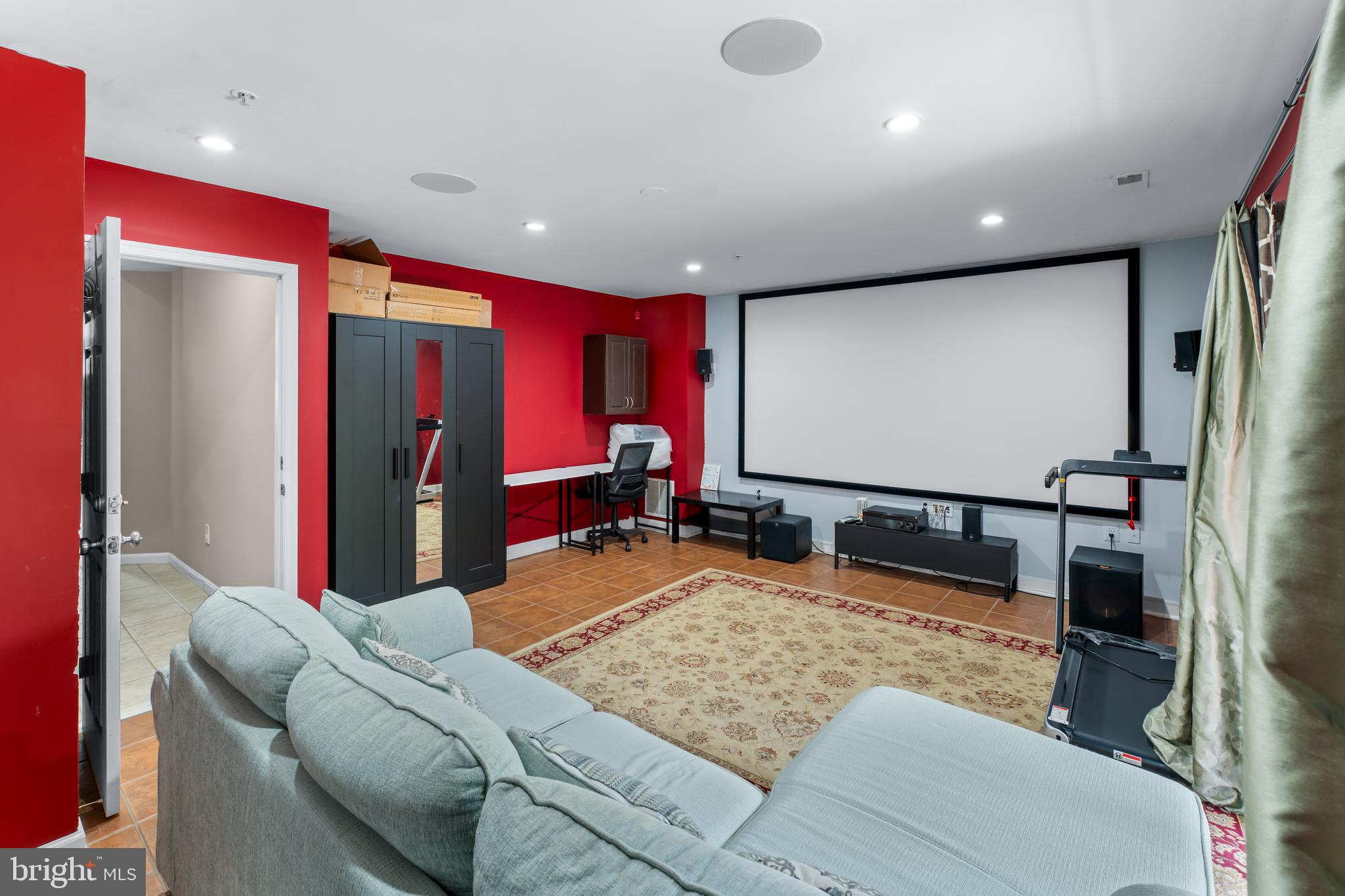 EMERALD KNOLLS - Residential