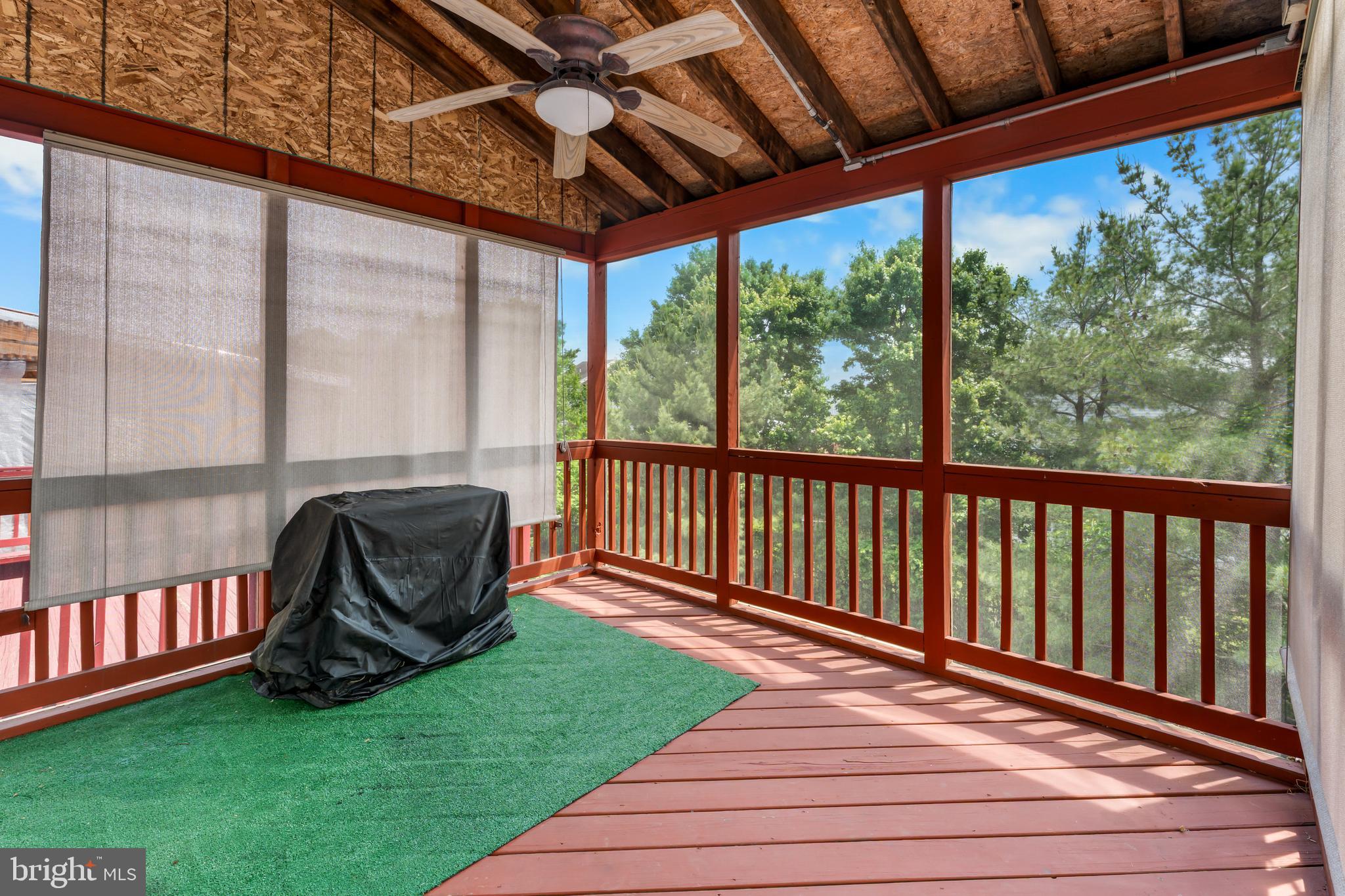 EMERALD KNOLLS - Residential