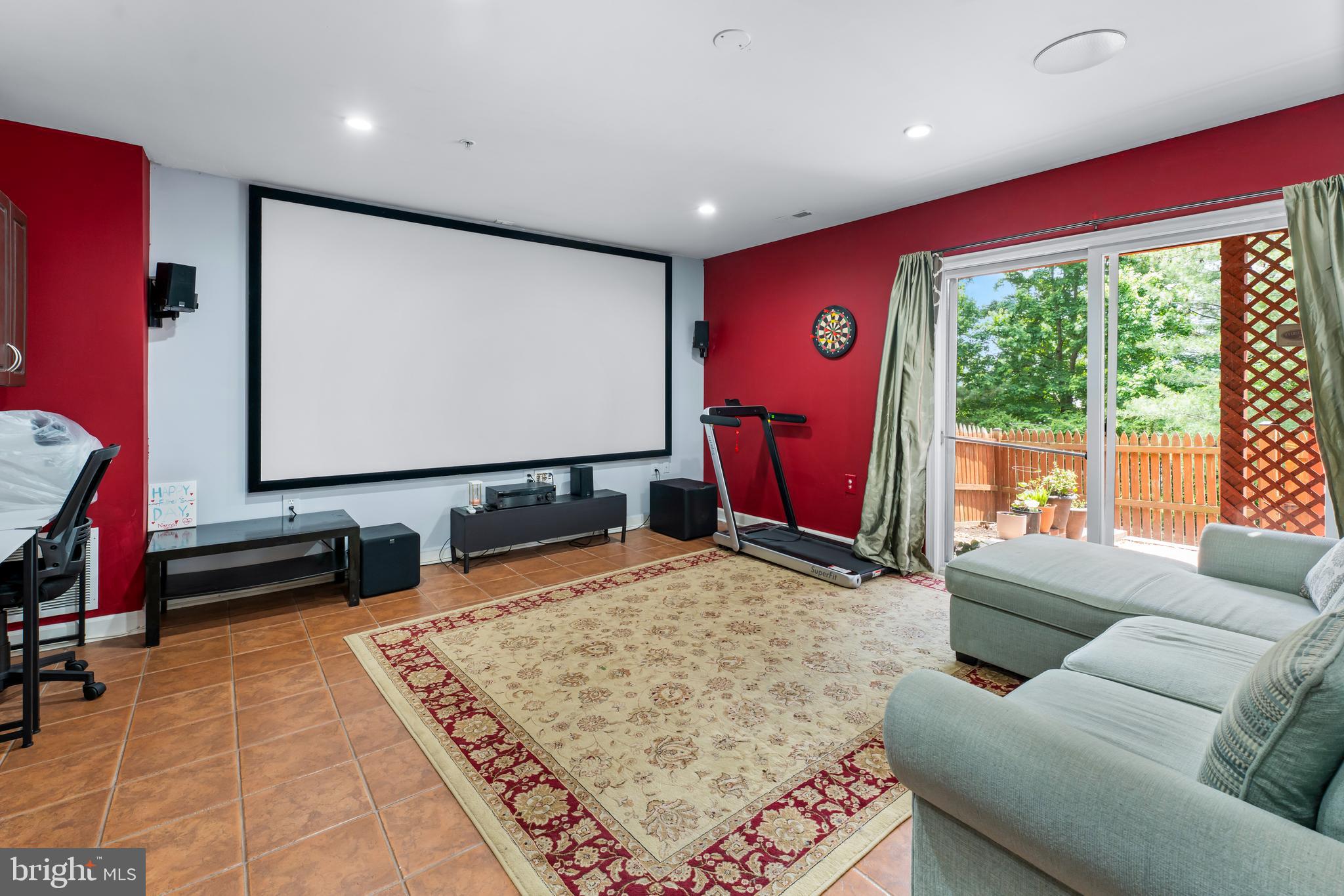 EMERALD KNOLLS - Residential
