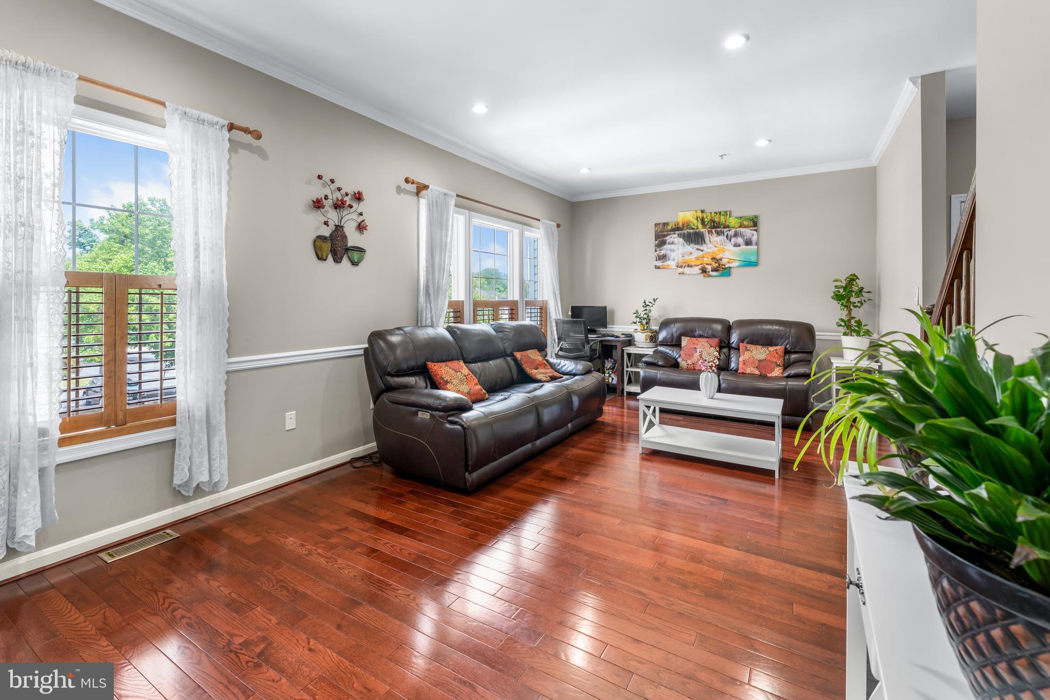 EMERALD KNOLLS - Residential