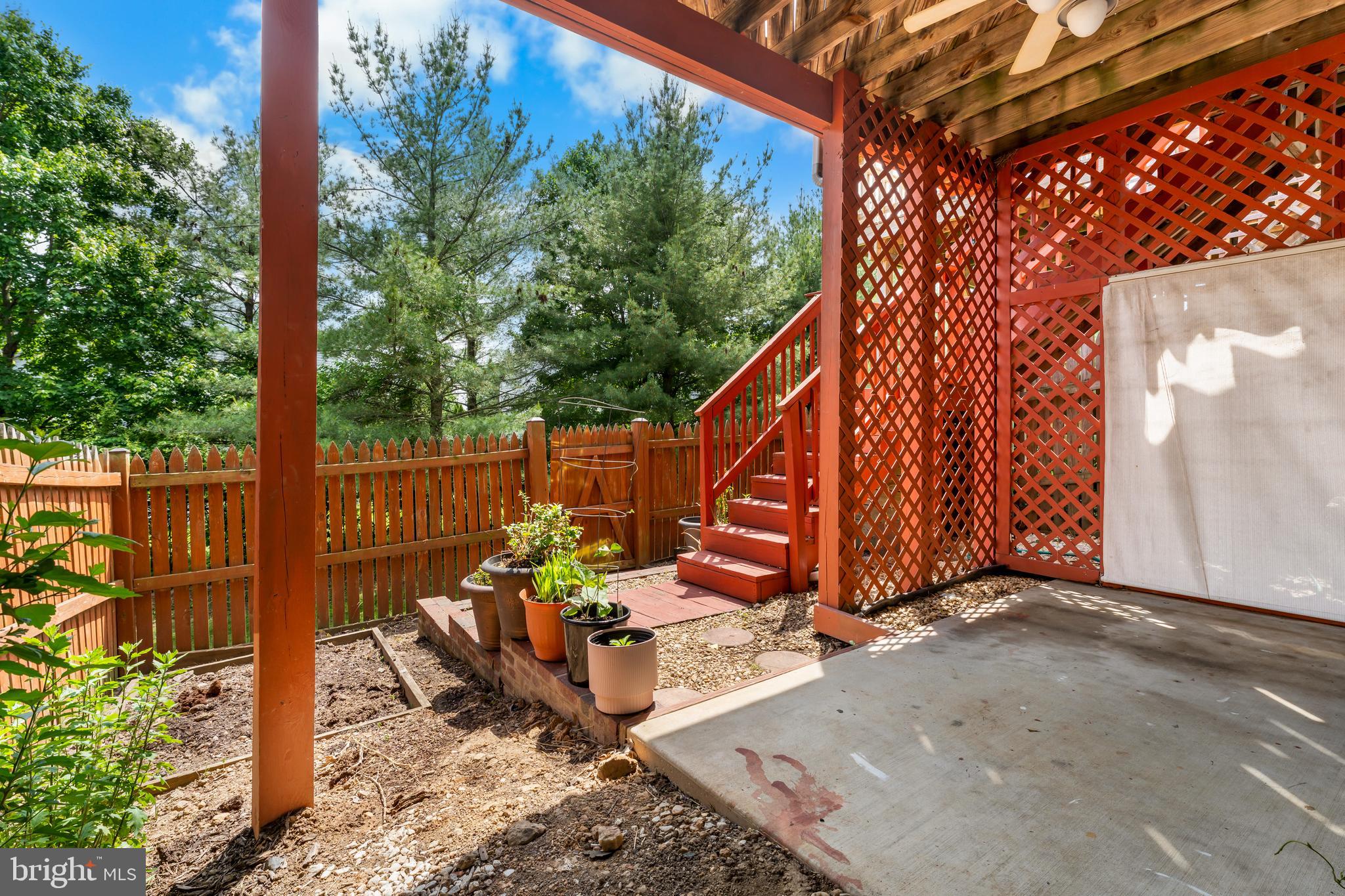 EMERALD KNOLLS - Residential