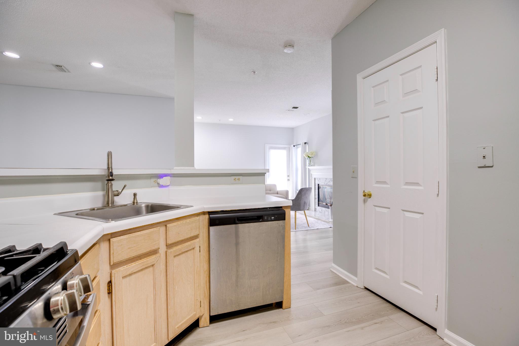 SANDERLING CONDO - Residential Lease