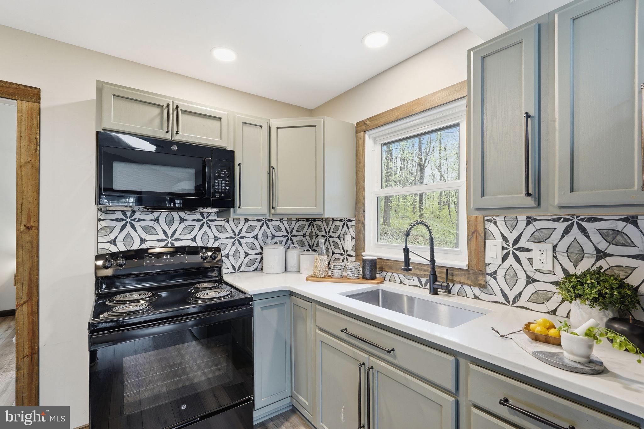 BLUE MOUNTAIN - Residential