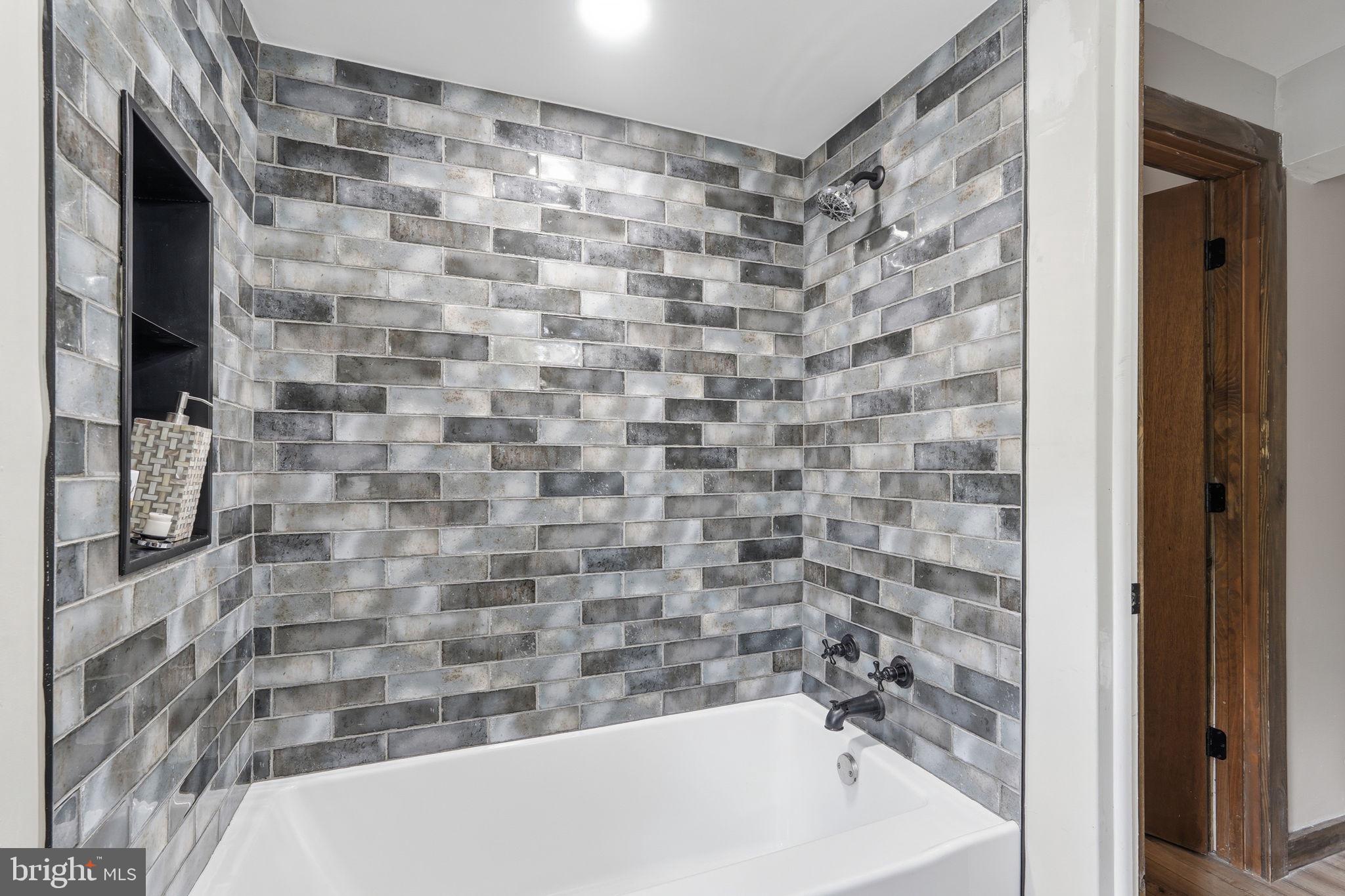 BLUE MOUNTAIN - Residential