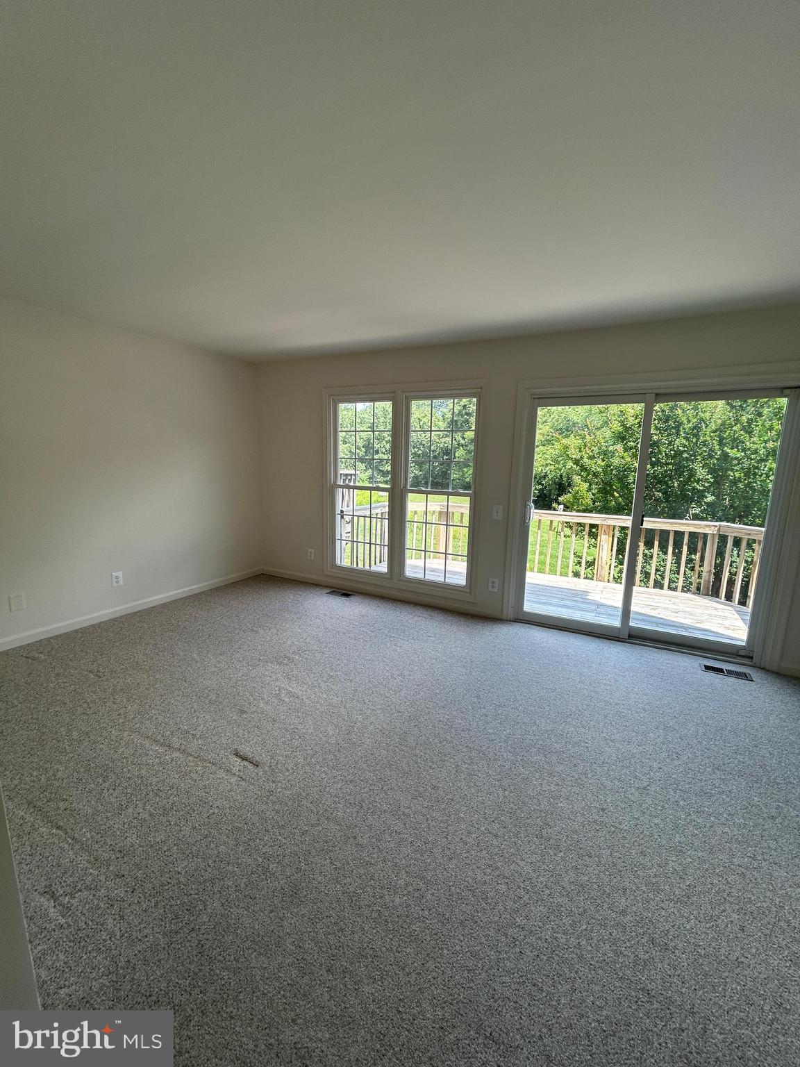 SPRING KNOLL - Residential Lease