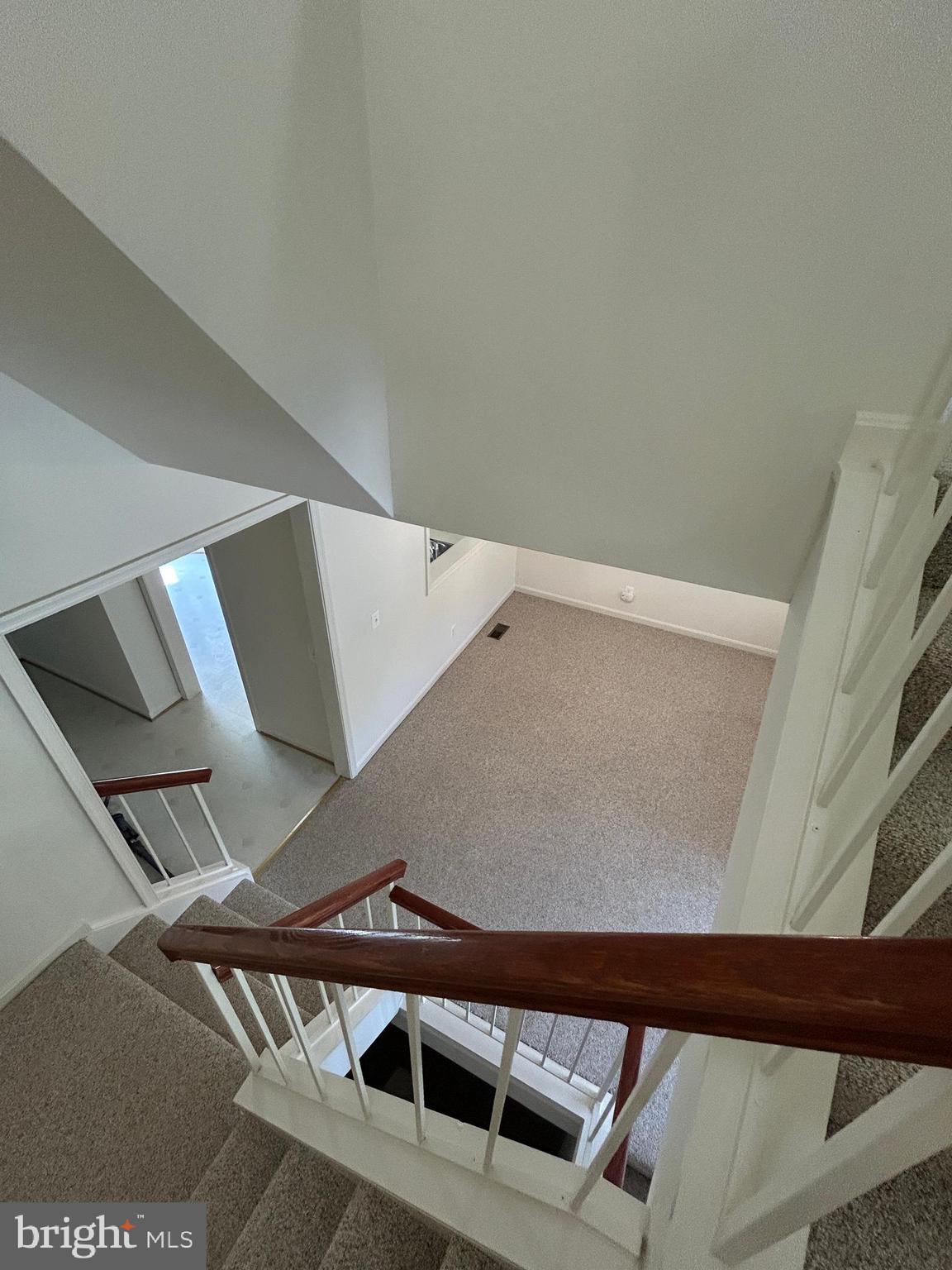 SPRING KNOLL - Residential Lease