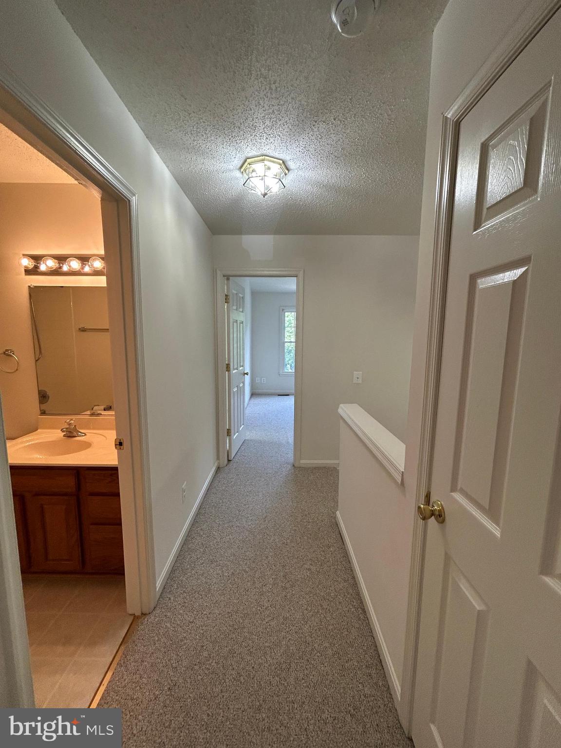 SPRING KNOLL - Residential Lease