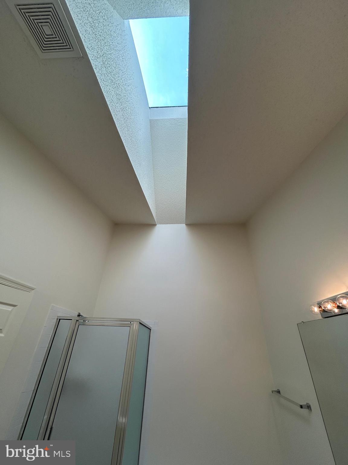 SPRING KNOLL - Residential Lease