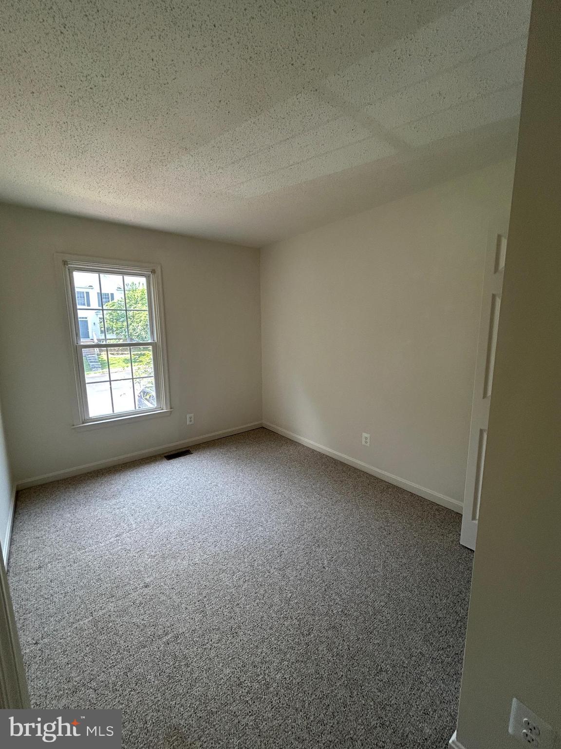 SPRING KNOLL - Residential Lease