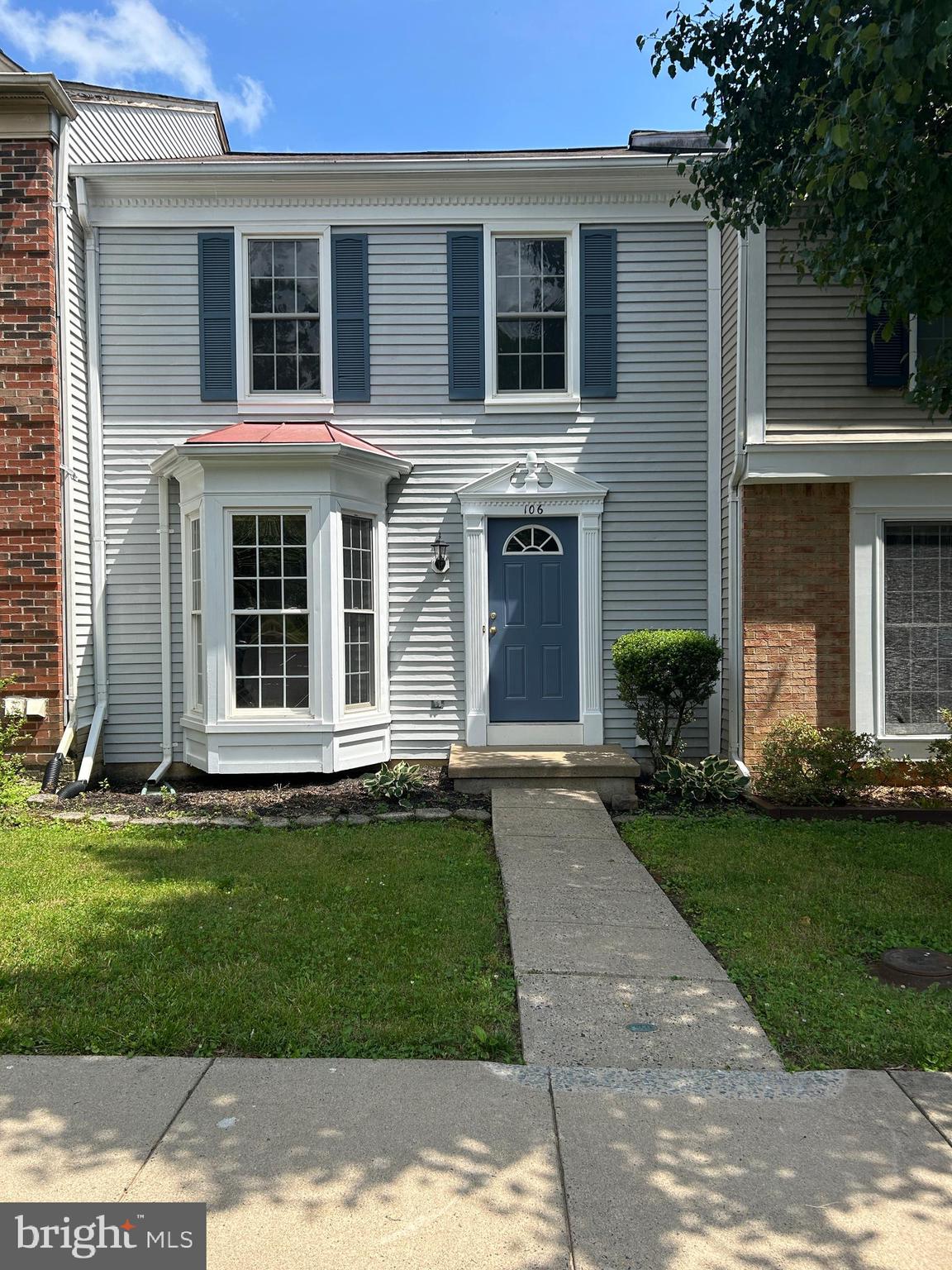 SPRING KNOLL - Residential Lease