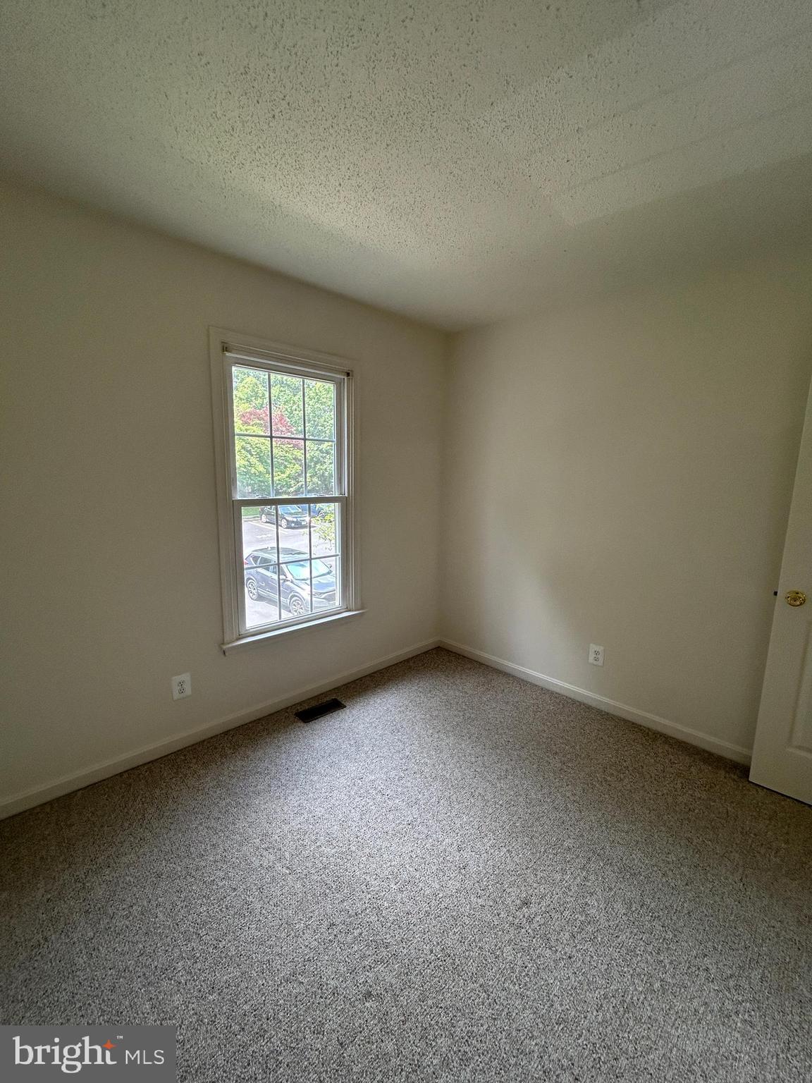 SPRING KNOLL - Residential Lease