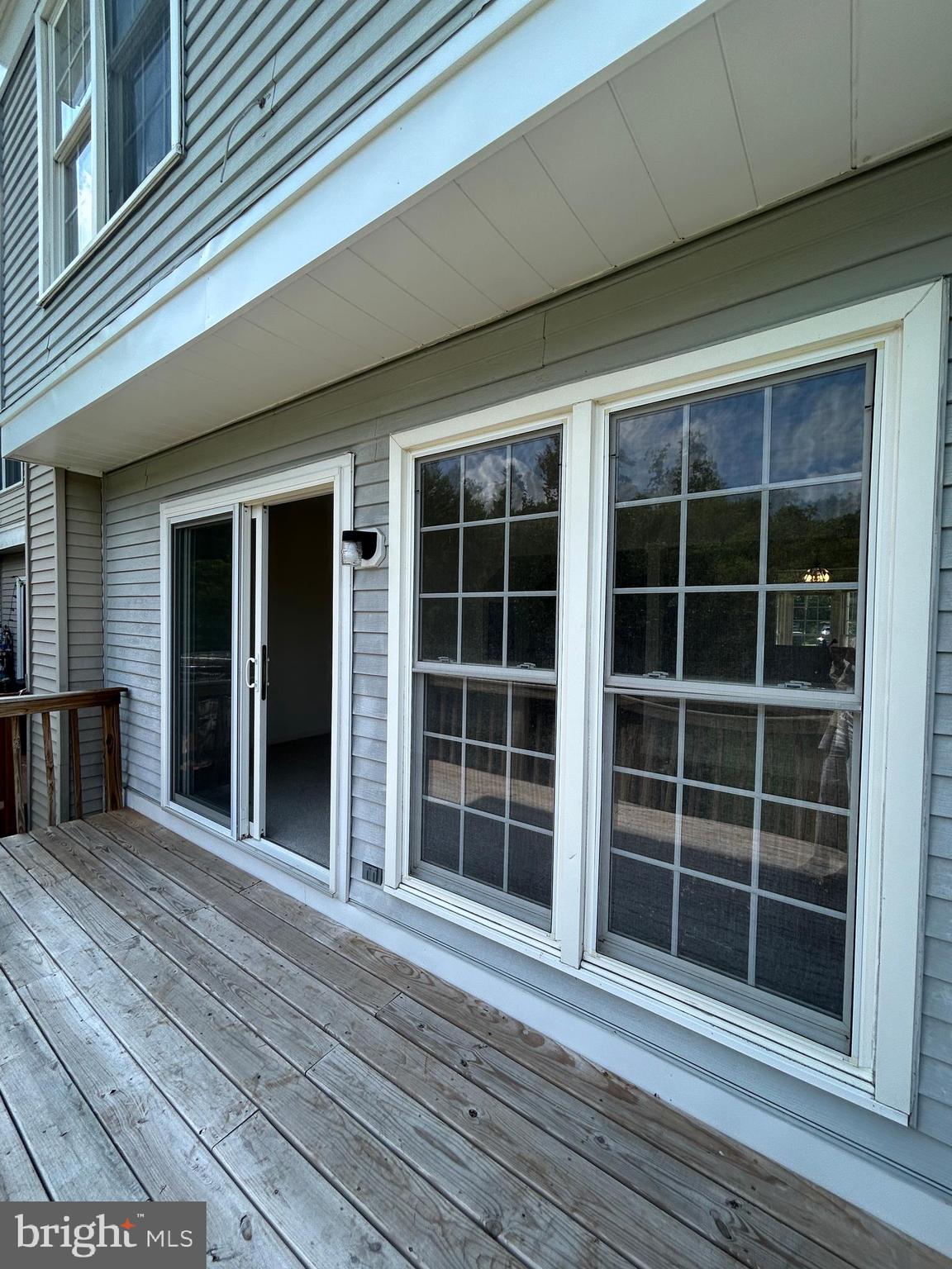 SPRING KNOLL - Residential Lease