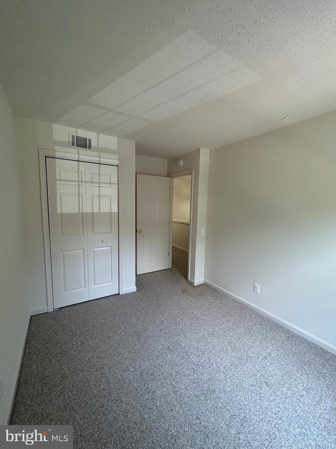 SPRING KNOLL - Residential Lease