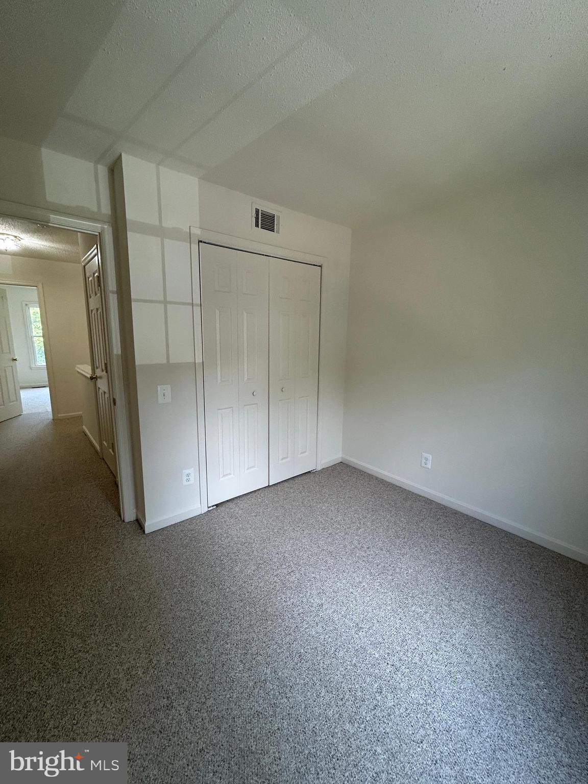 SPRING KNOLL - Residential Lease