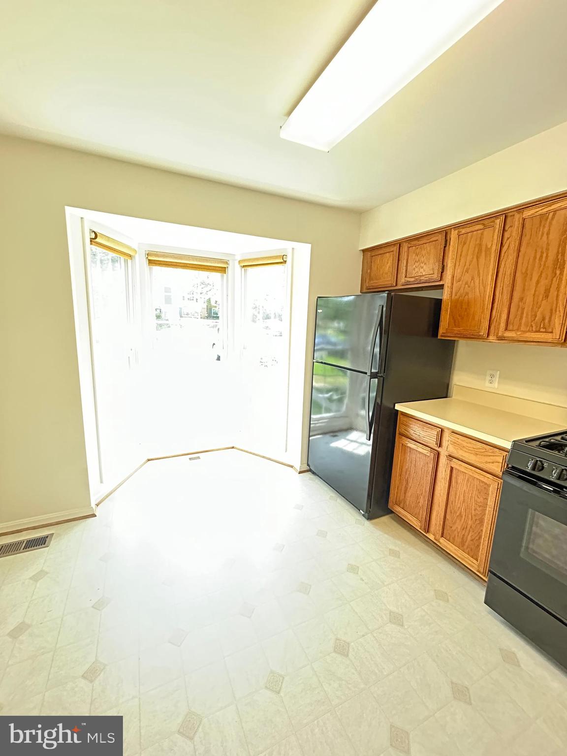 SPRING KNOLL - Residential Lease