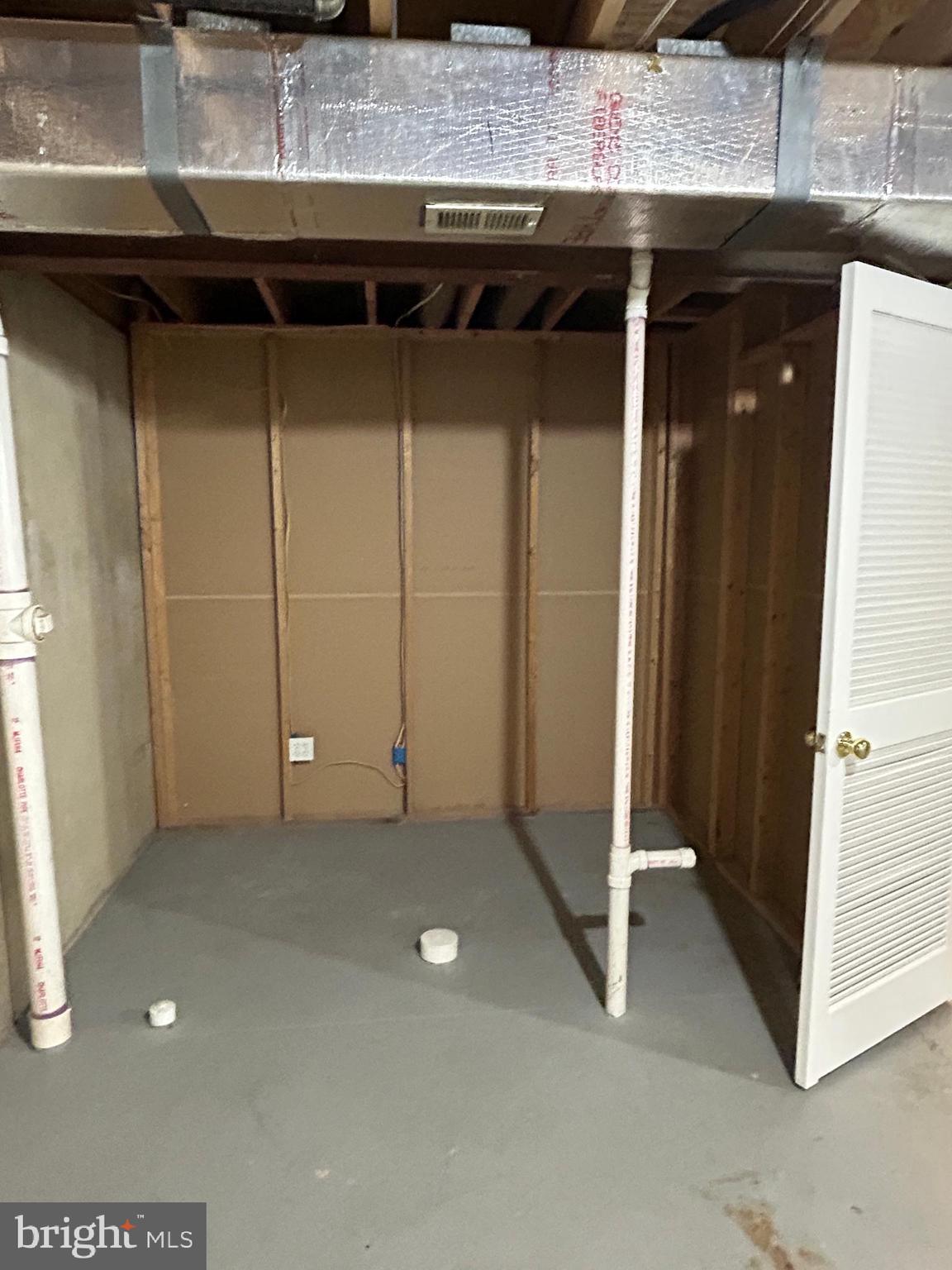 SPRING KNOLL - Residential Lease