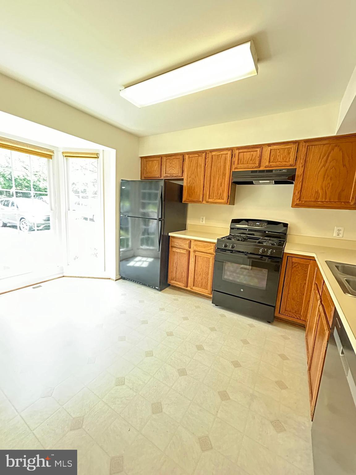 SPRING KNOLL - Residential Lease