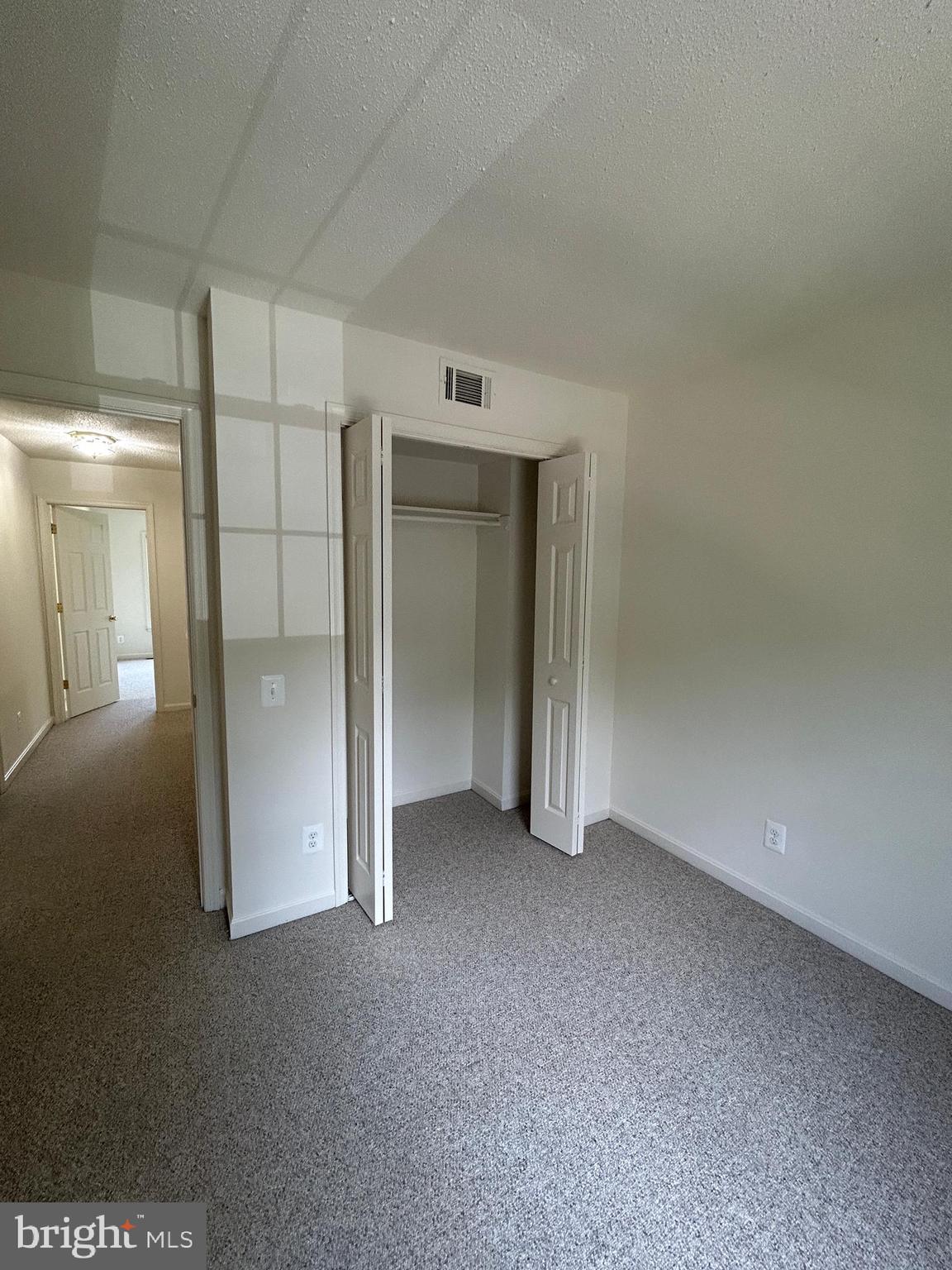 SPRING KNOLL - Residential Lease