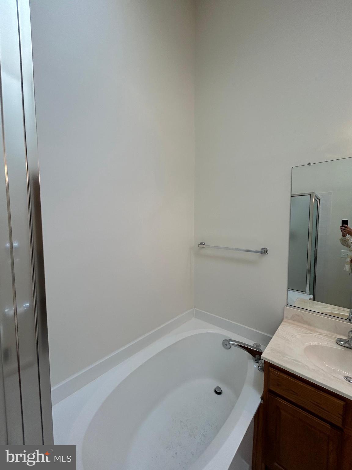 SPRING KNOLL - Residential Lease