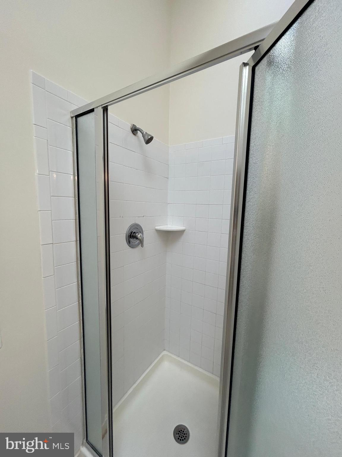 SPRING KNOLL - Residential Lease