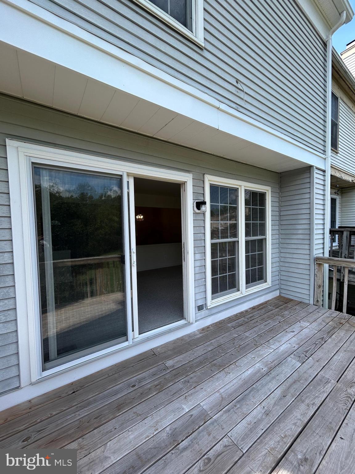 SPRING KNOLL - Residential Lease