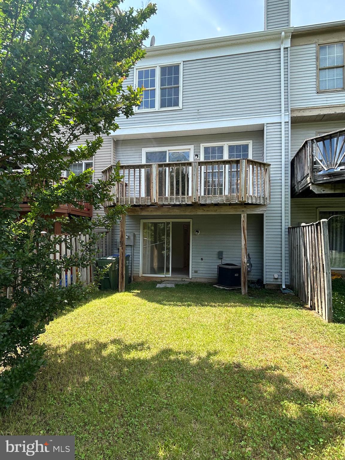 SPRING KNOLL - Residential Lease