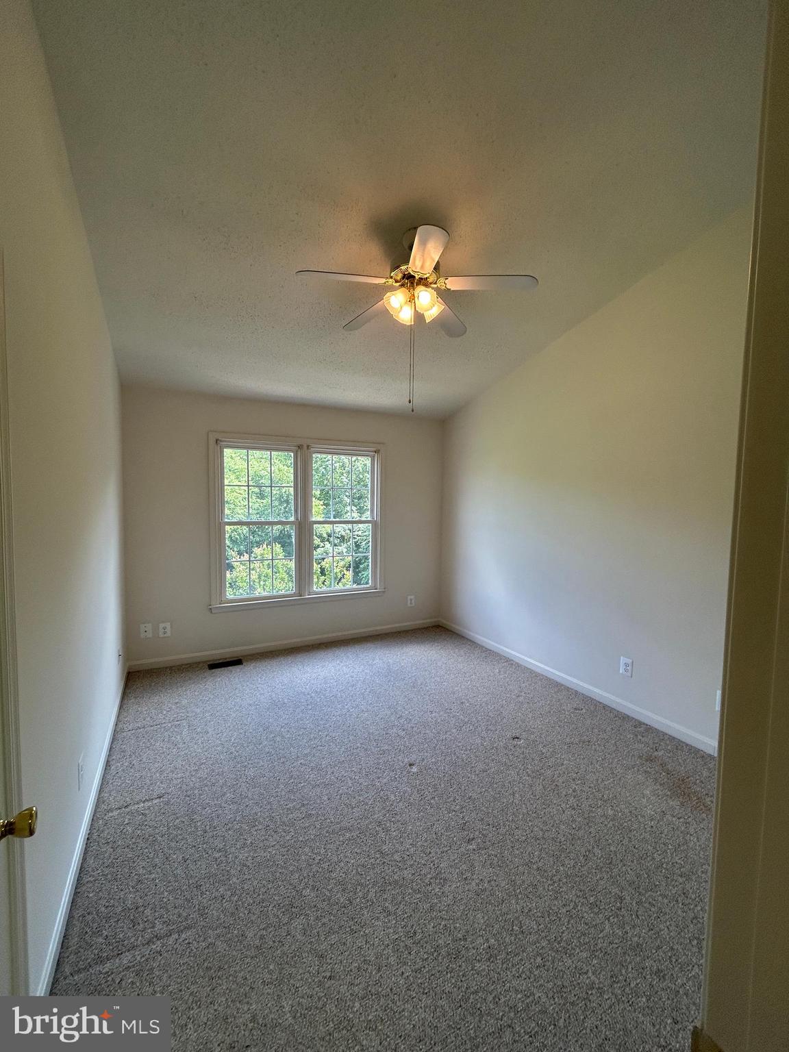 SPRING KNOLL - Residential Lease