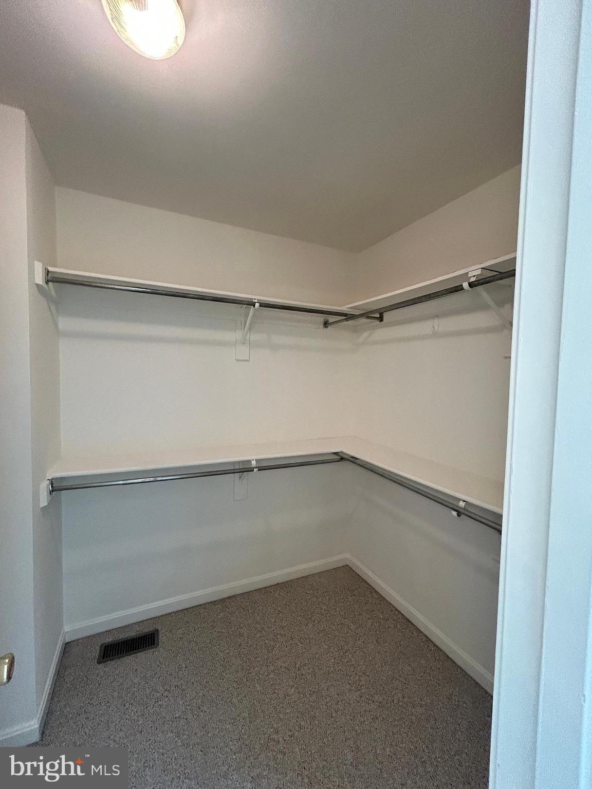 SPRING KNOLL - Residential Lease