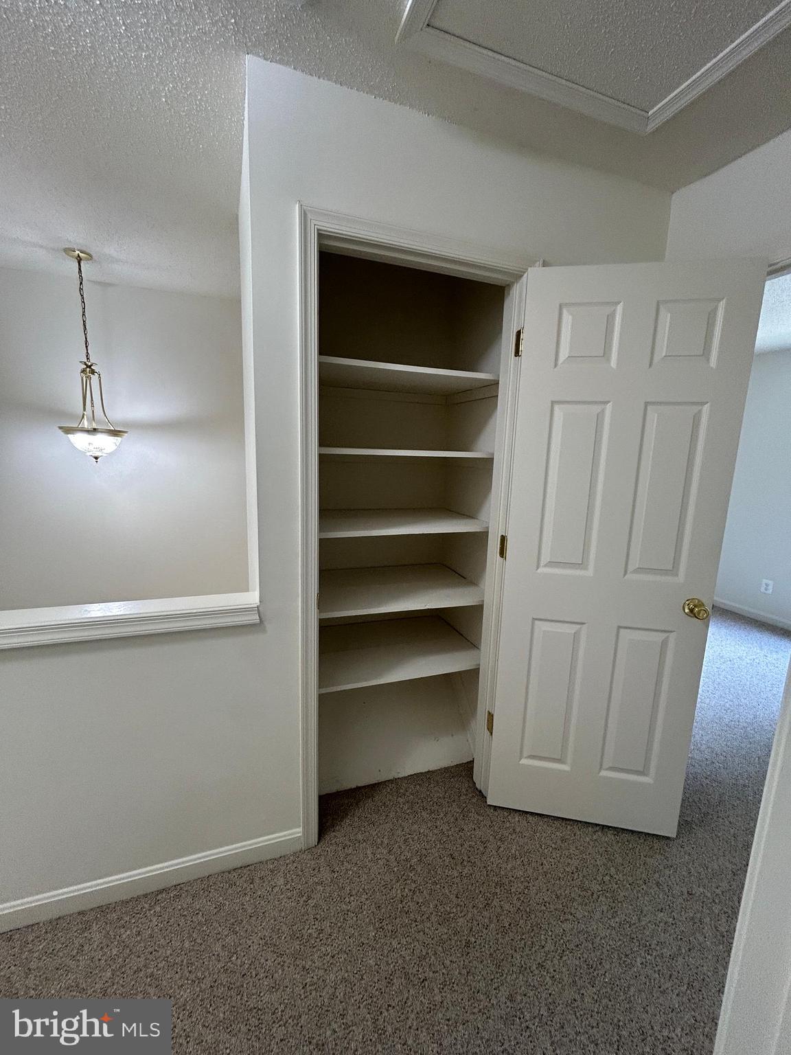 SPRING KNOLL - Residential Lease