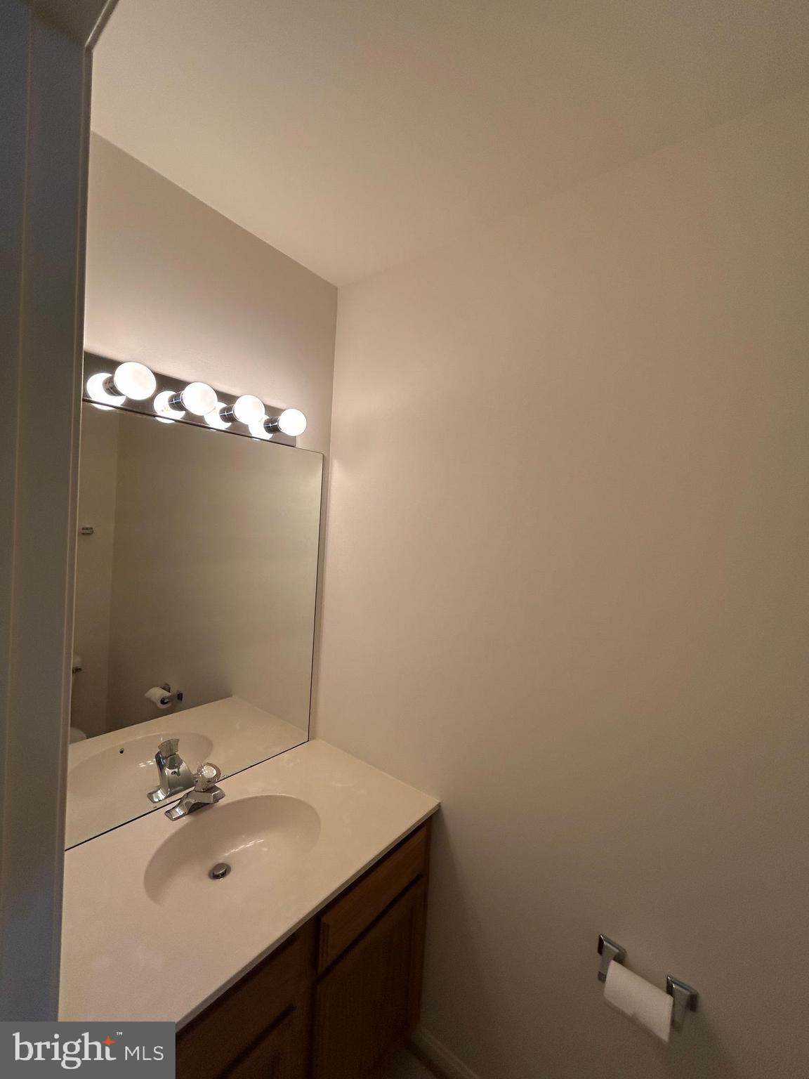 SPRING KNOLL - Residential Lease