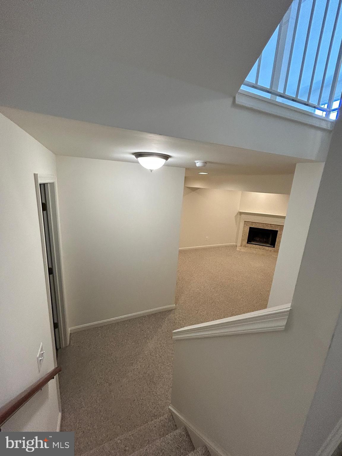 SPRING KNOLL - Residential Lease