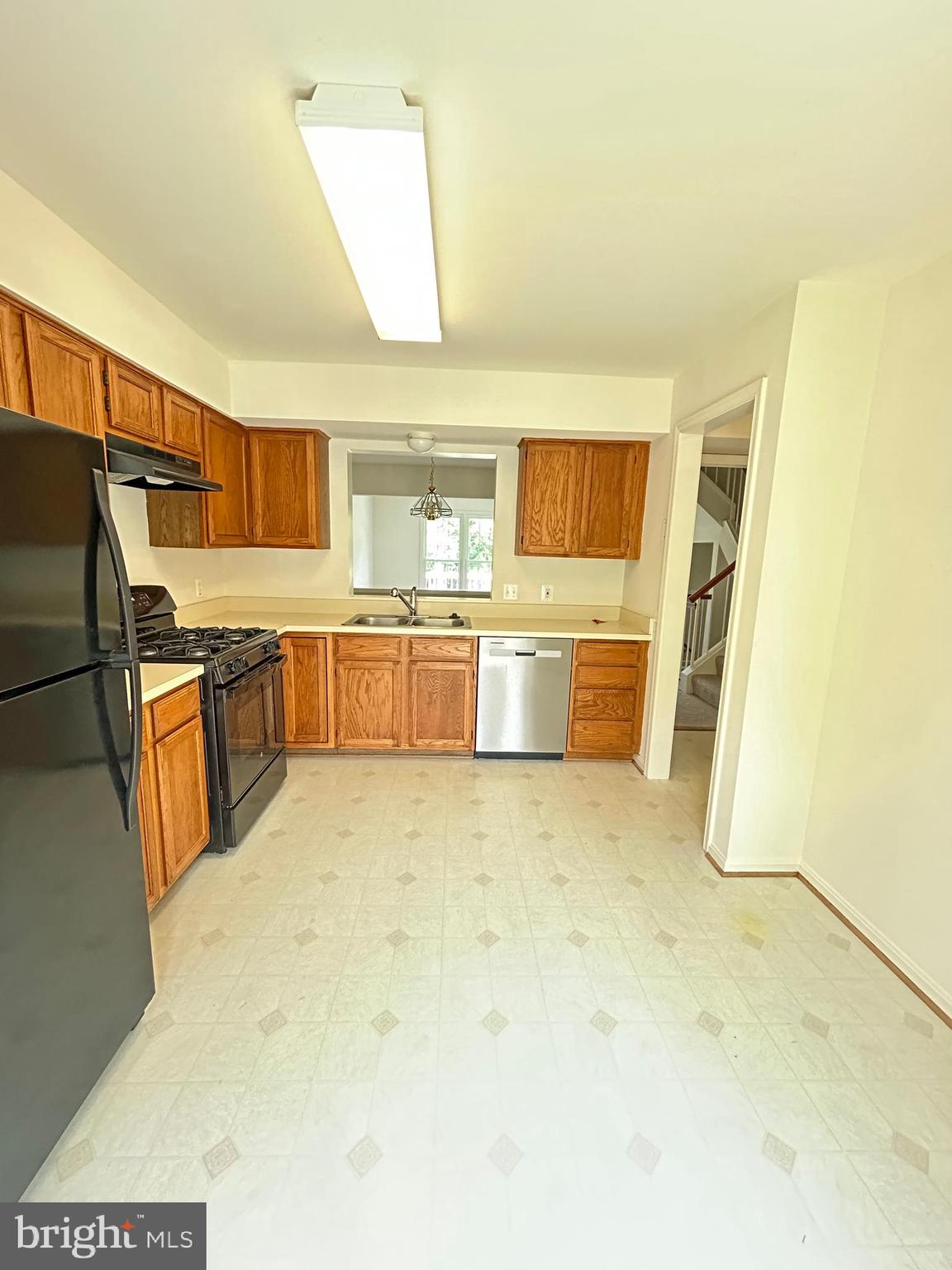 SPRING KNOLL - Residential Lease