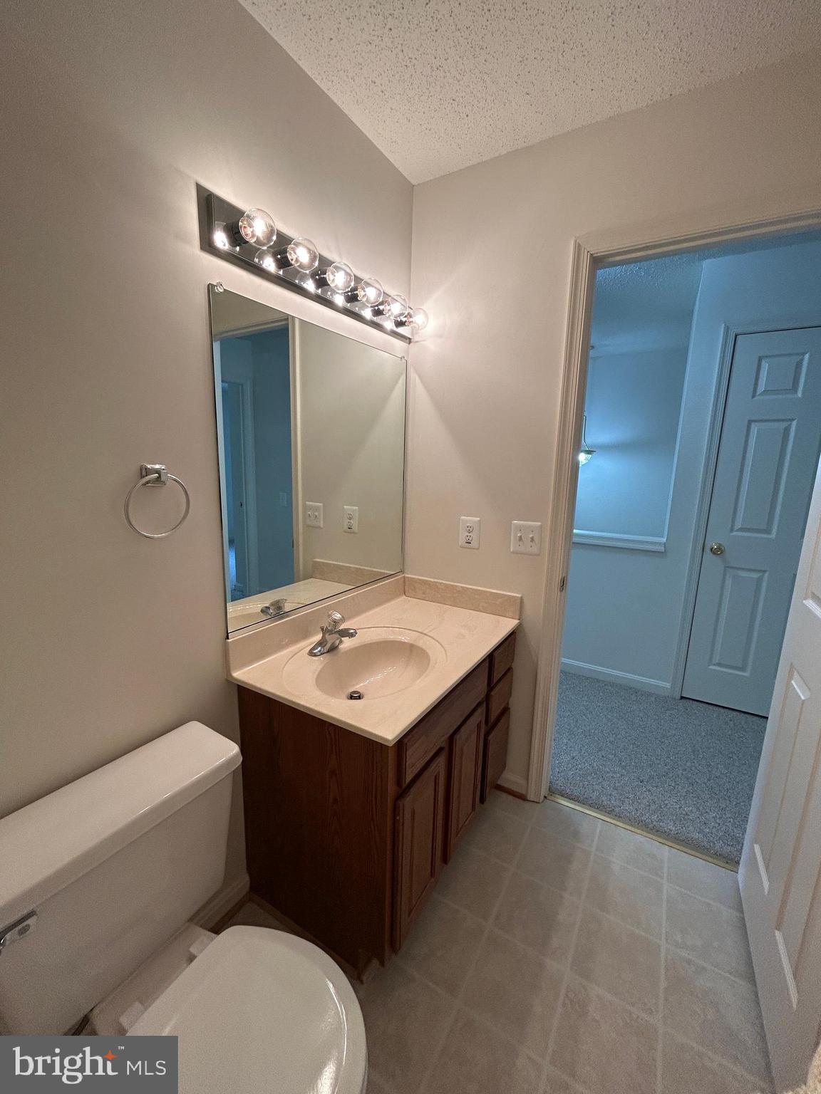 SPRING KNOLL - Residential Lease