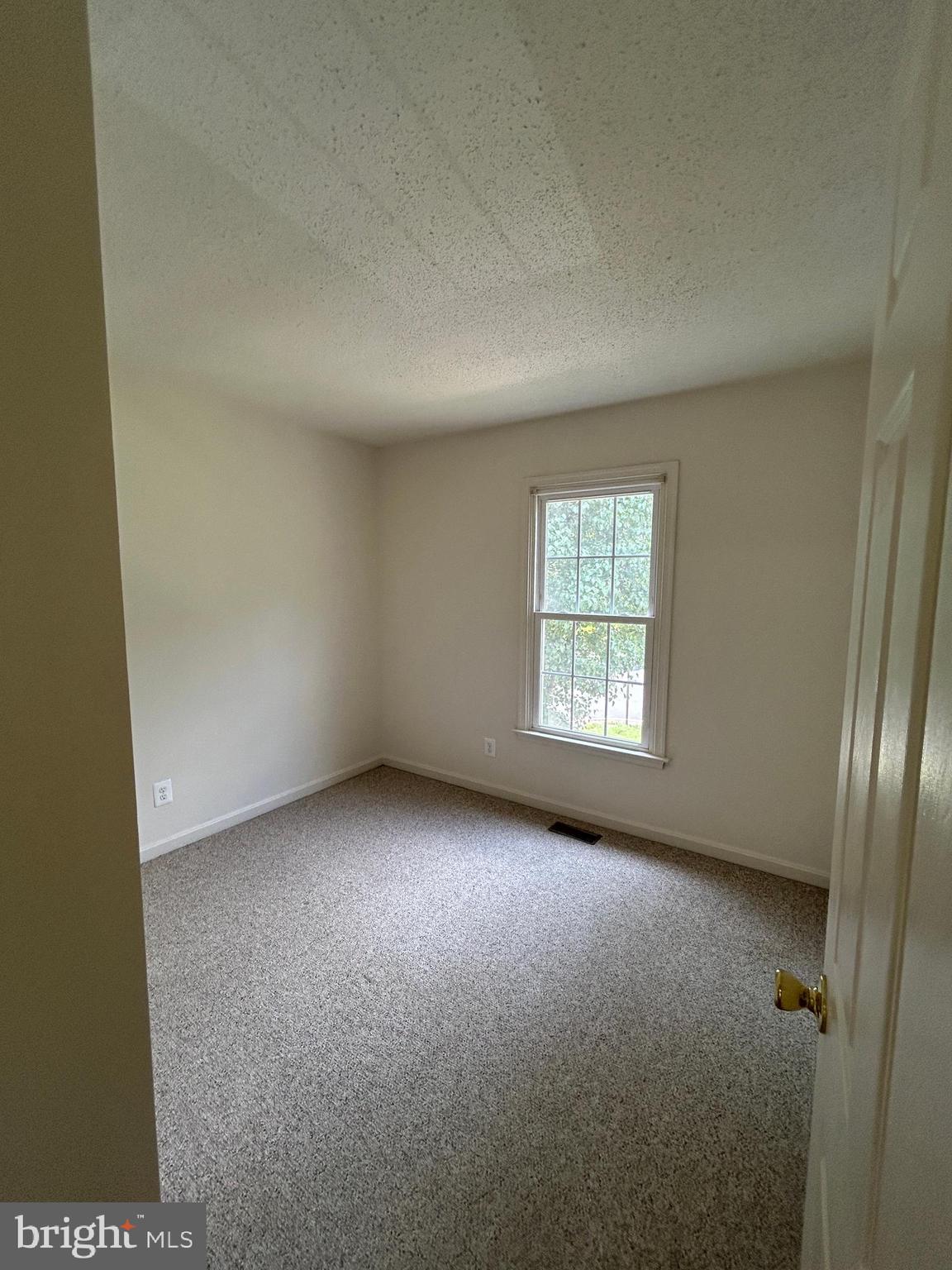 SPRING KNOLL - Residential Lease